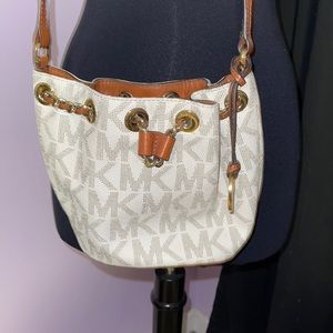 White Michael Kors Cross body - mini Jules